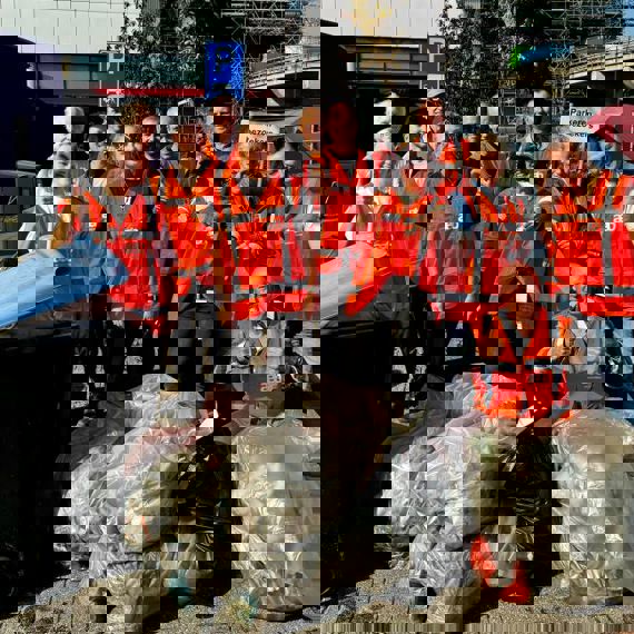 Together in action for a cleaner Amsterdam on World Cleanup Day!