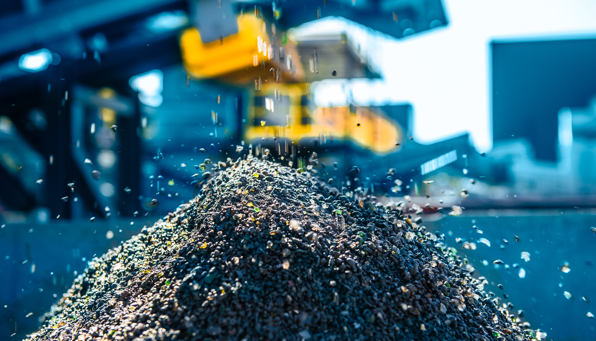 We see a changing stream of residual waste in the future. Waste that, stripped of as many raw materials as possible, still yields the highest efficiency when incinerated. In incineration, we see opportunities for reusing or capturing the CO2 released. We convert the energy we generate into electricity and sustainable heat.